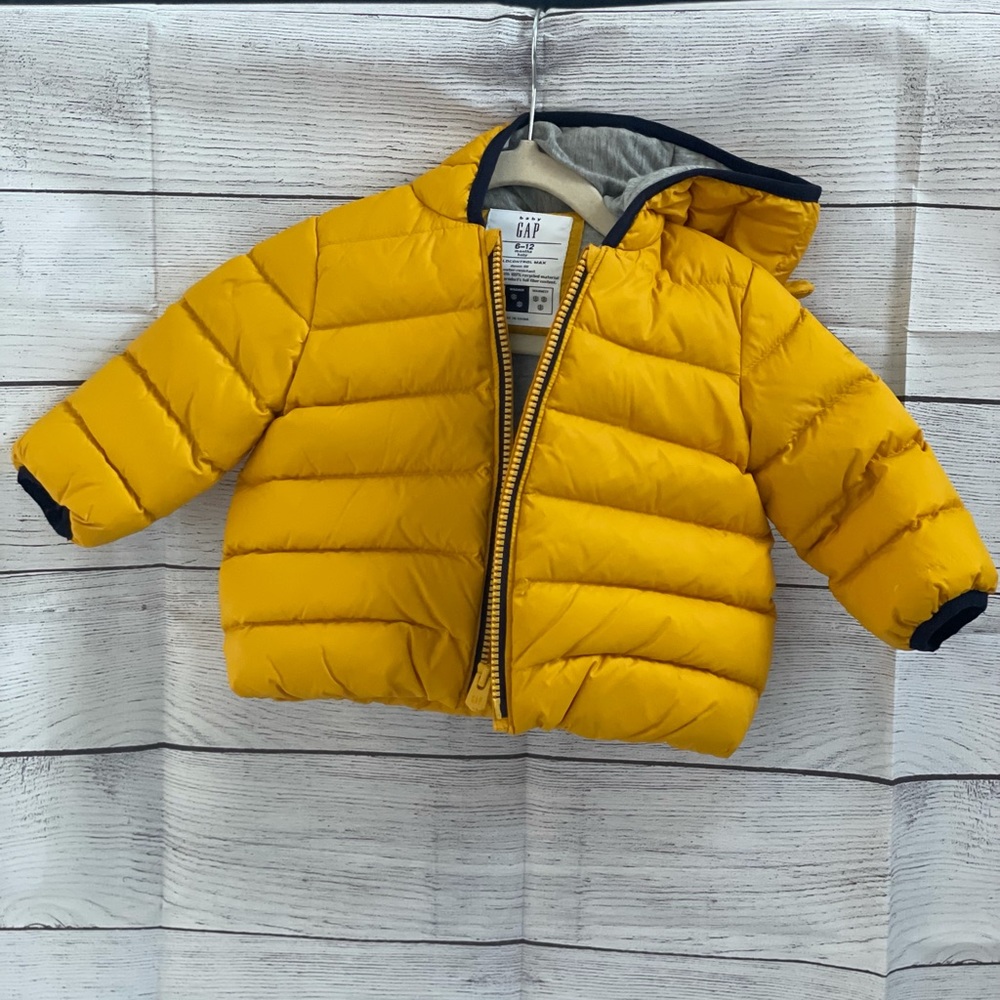 Baby GAP puffer jacket. In Yellow. Sz 6-12m.